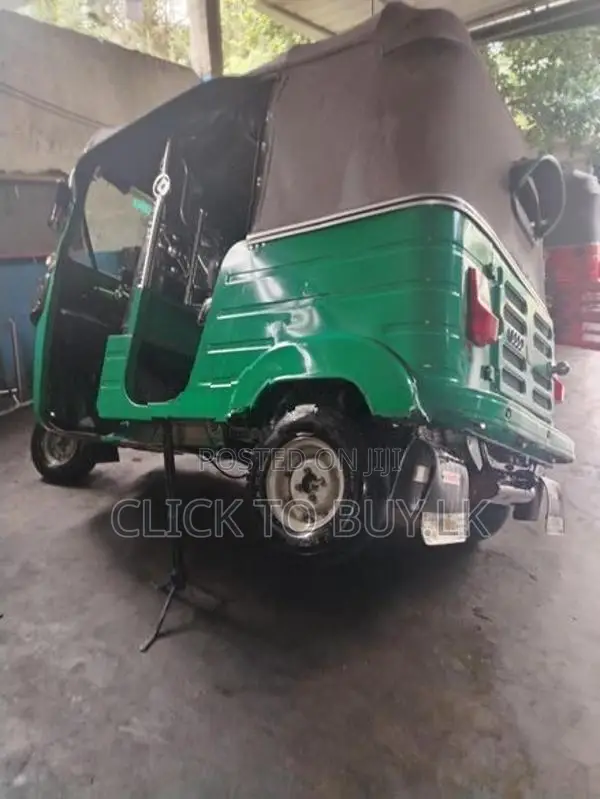 Bajaj RE 2016