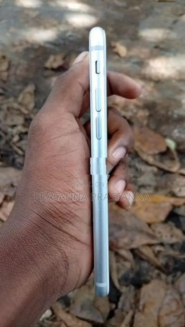 Apple iPhone 8 (Used)