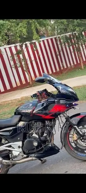 Bajaj Pulsar 220F 2012
