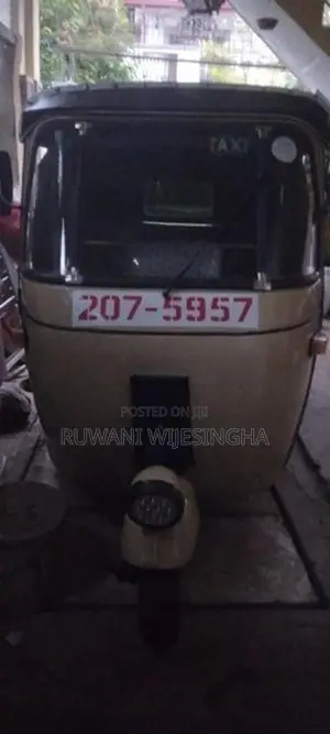 Bajaj RE 2000