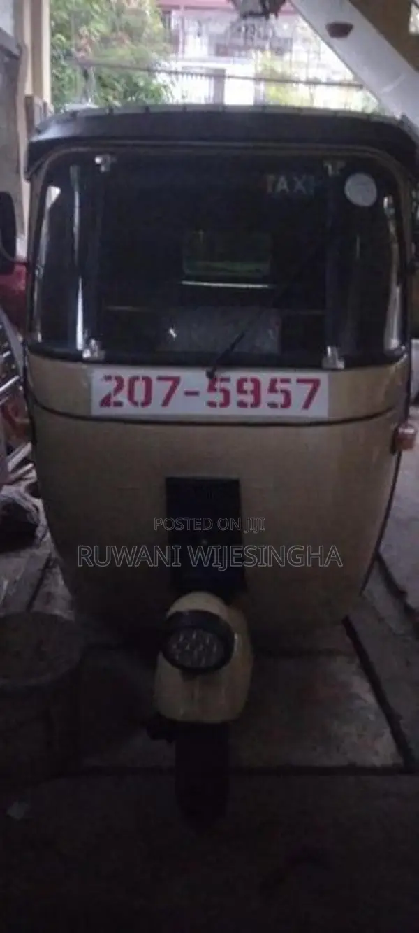 Bajaj RE 2000