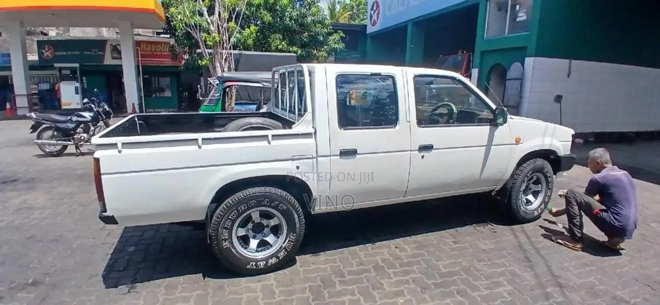 Nissan Datsun D21 Pickup Truck 1994 Crew Cab (Used)