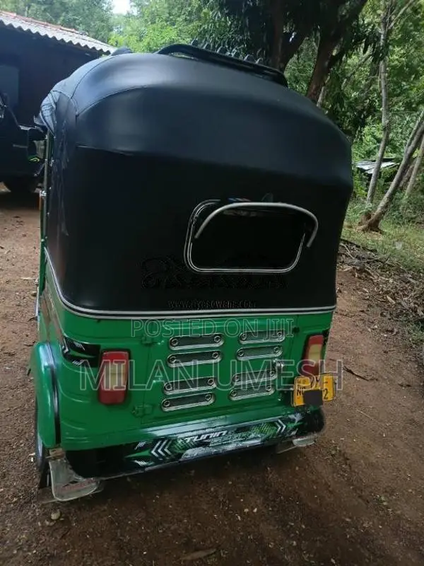 Bajaj RE 205 2011 Three Wheel (Used)