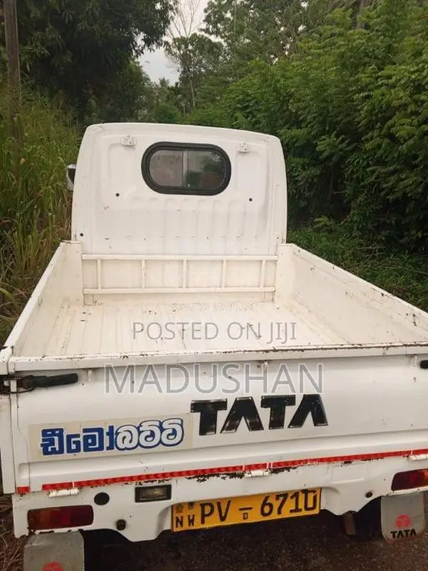 Tata Dimo Batti 2013 Lorry (Used)