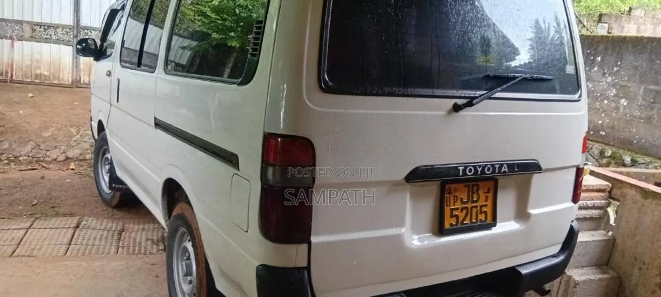 Toyota Dolphin 1998 Van (Used)