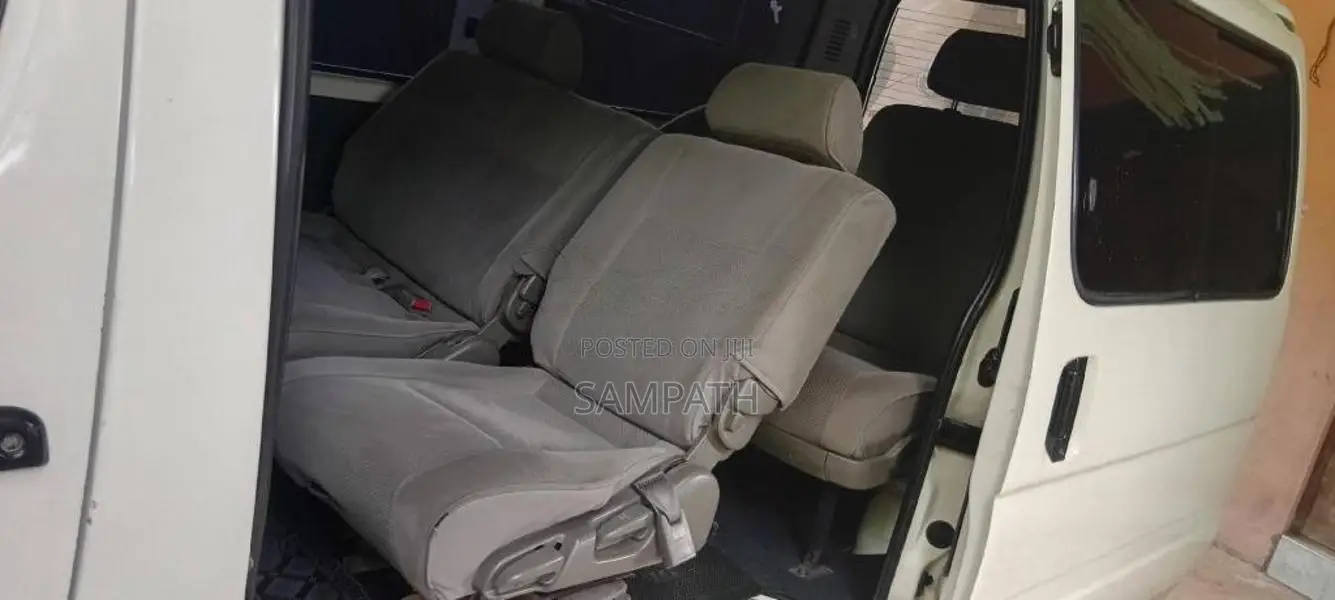 Toyota Dolphin 1998 Van (Used)