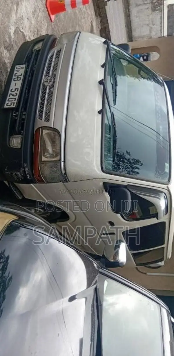 Toyota Dolphin 1998 Van (Used)