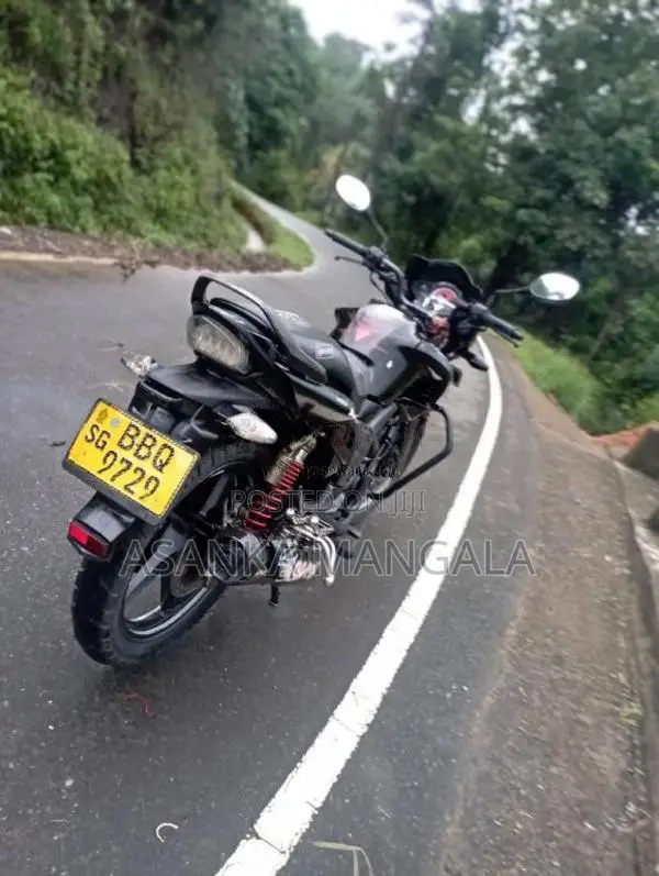 Hero Hunk 2014 Motorbike (Used)
