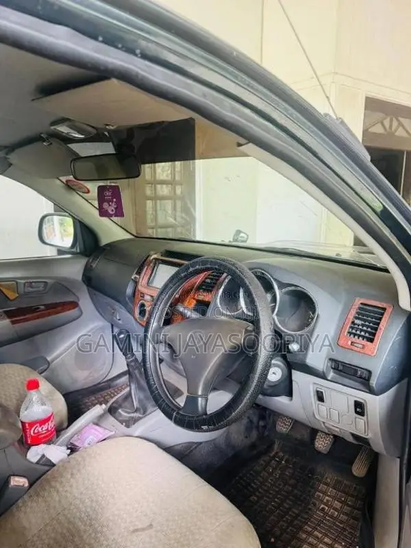 Toyota Hilux 2009 Pickup (Used)