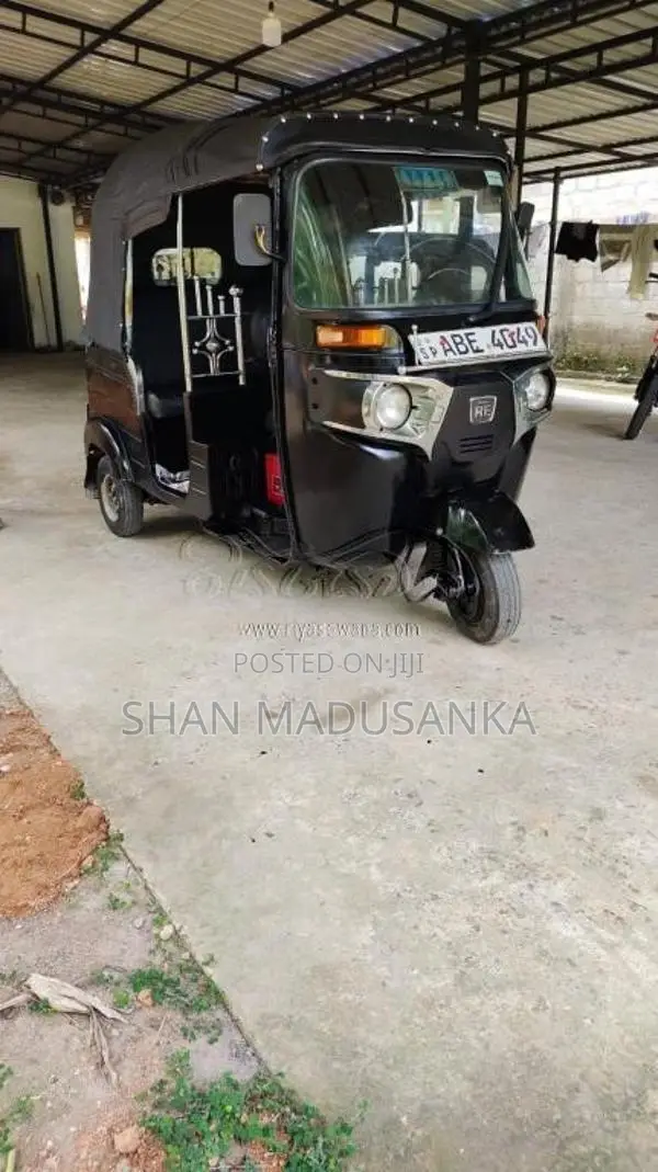 Bajaj 4 Stroke 2015 Three Wheel (Used)