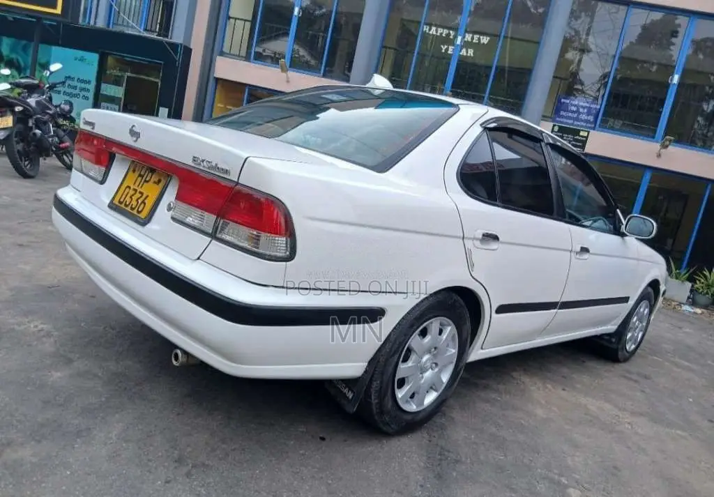 Nissan FB15 2000 Car (Used)