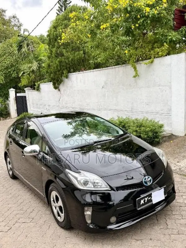Toyota Prius S LED 2013 Car (Used)