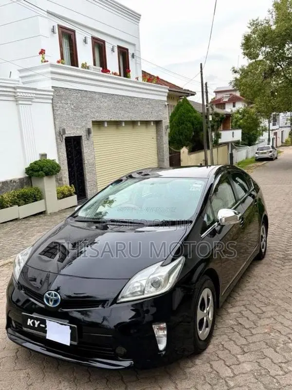 Toyota Prius S LED 2013 Car (Used)