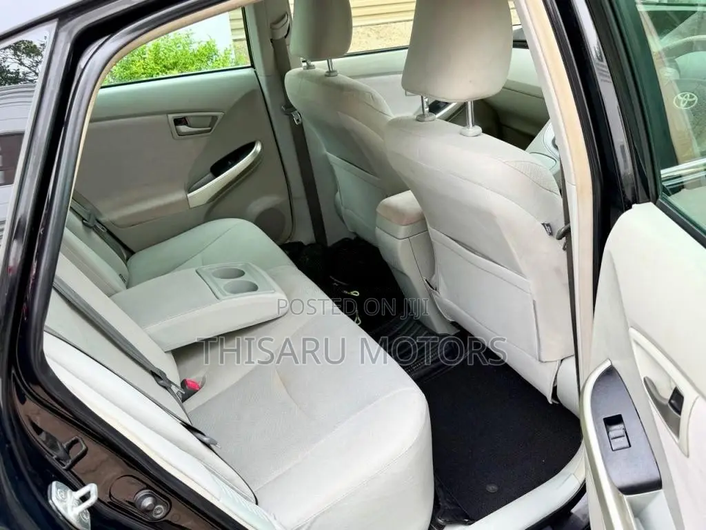 Toyota Prius S LED 2013 Car (Used)