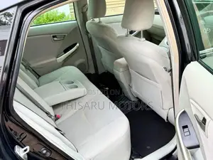 Toyota Prius S LED 2013 Car (Used)