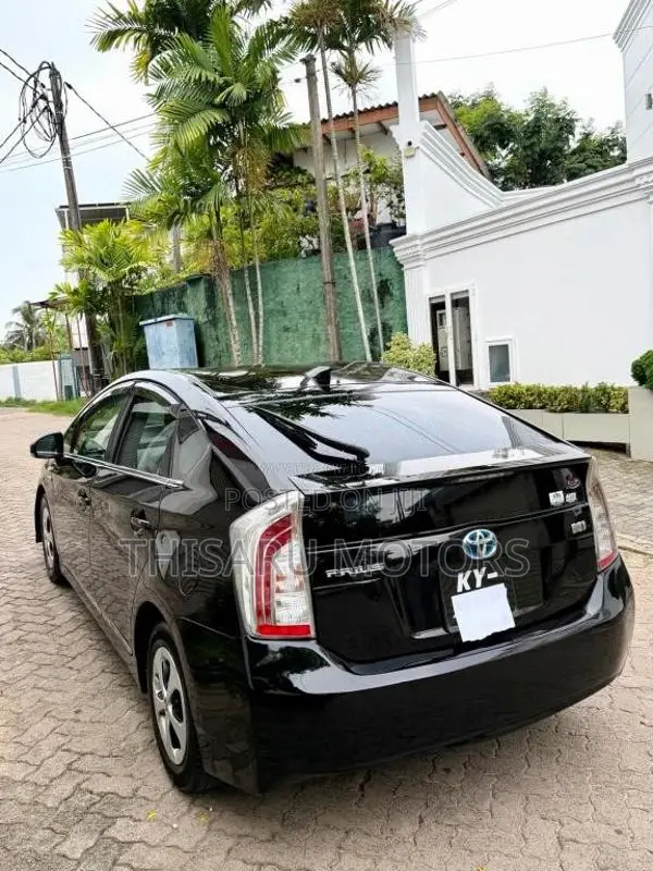 Toyota Prius S LED 2013 Car (Used)