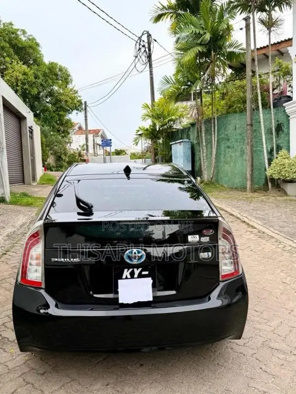 Toyota Prius S LED 2013 Car (Used)