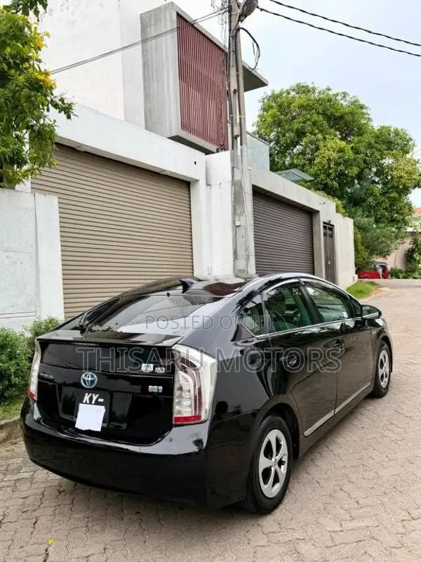 Toyota Prius S LED 2013 Car (Used)