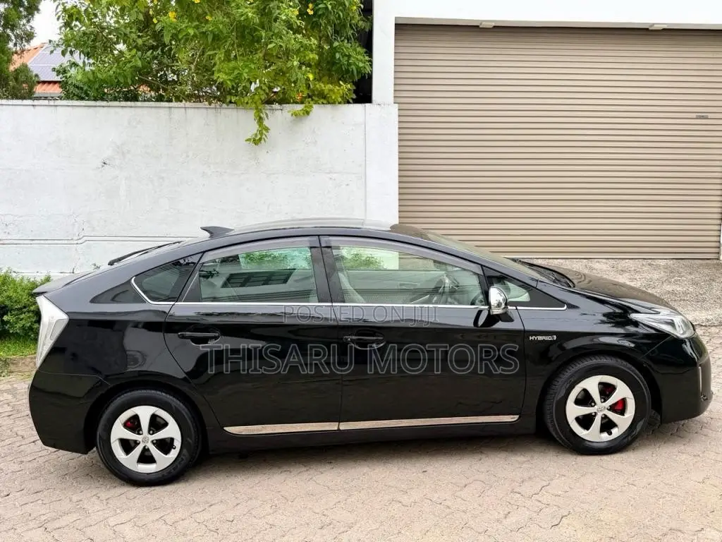 Toyota Prius S LED 2013 Car (Used)