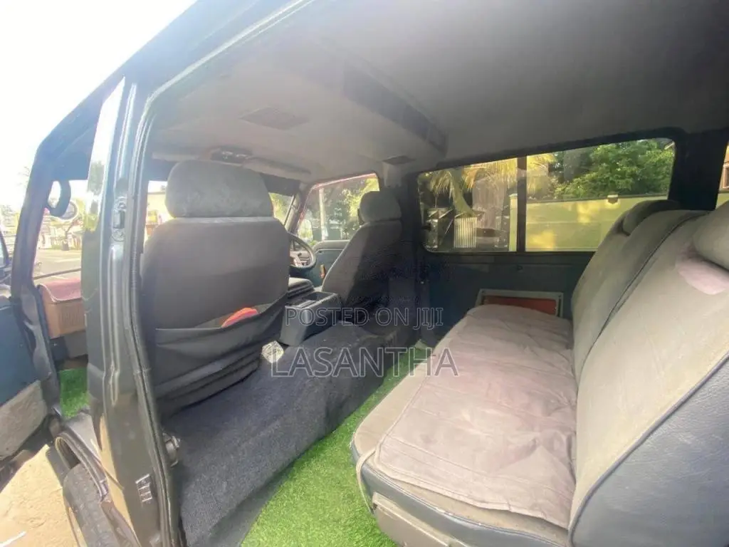 Toyota Shell 1993 Van (Used)