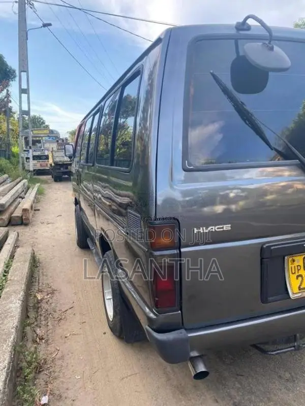 Toyota Shell 1993 Van (Used)