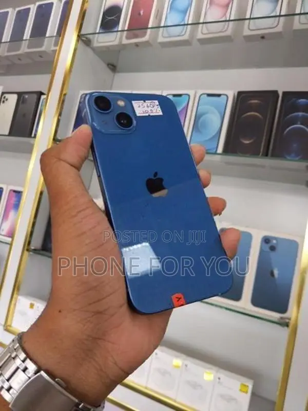 Apple iPhone 13 (Used)