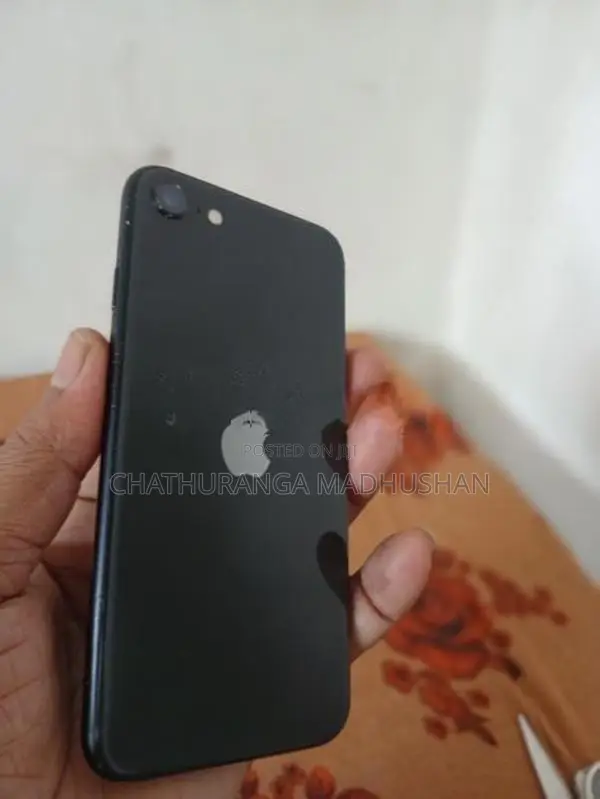 Apple iPhone SE (Used)