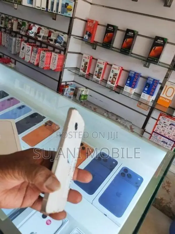 Apple iPhone 13 (Used)