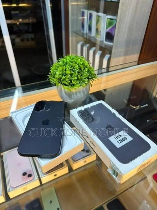 Apple iPhone 16 128GB (Used)
