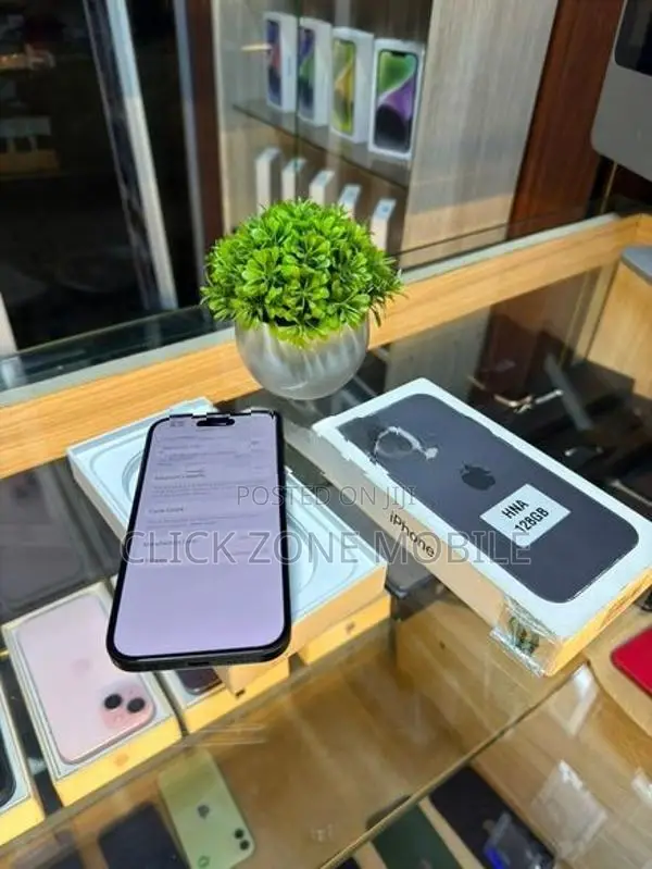 Apple iPhone 16 128GB (Used)