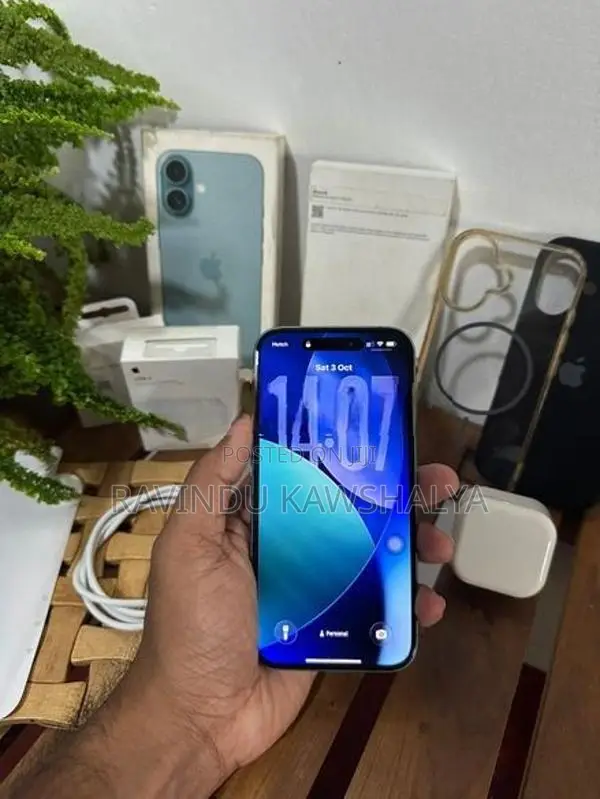 Apple iPhone 16 (Used)