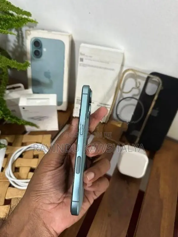 Apple iPhone 16 (Used)
