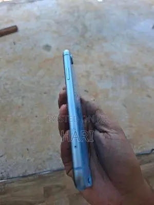 Apple iPhone XR (Used)