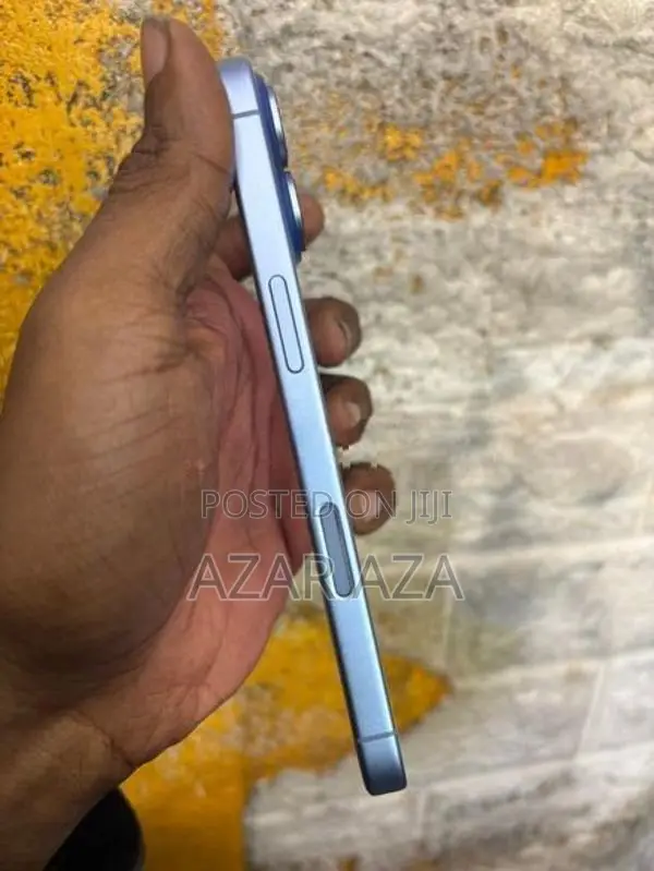 Apple iPhone 17 (Used)