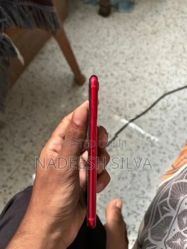 Apple iPhone SE 2 (Used)