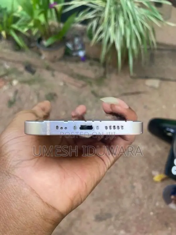Apple iPhone 13 (Used)