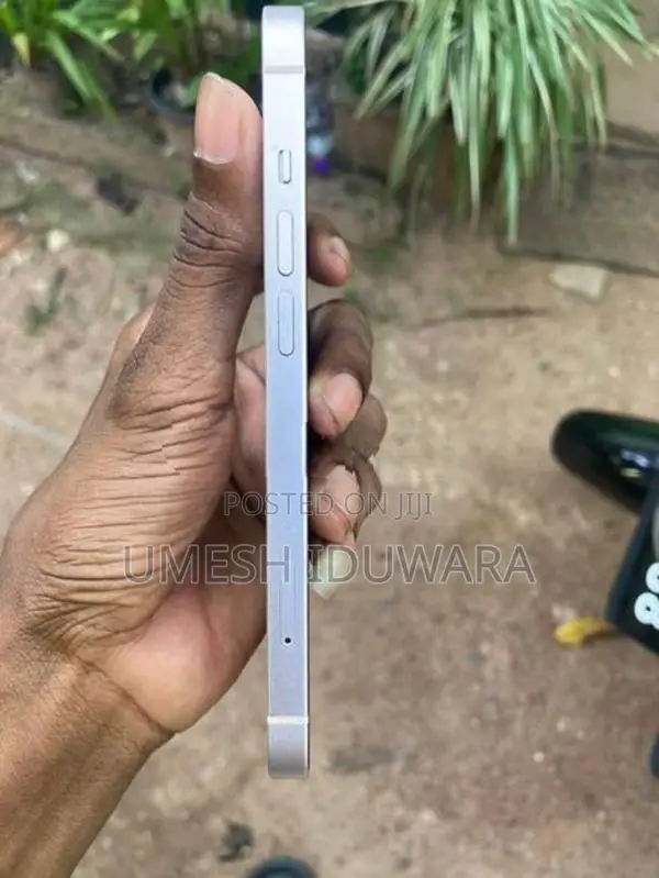 Apple iPhone 13 (Used)
