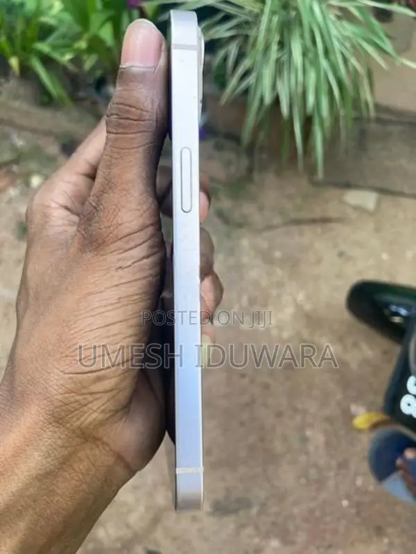Apple iPhone 13 (Used)