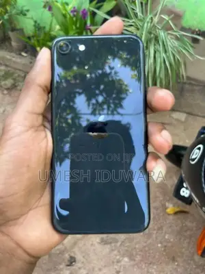 Apple iPhone SE 2 (Used)