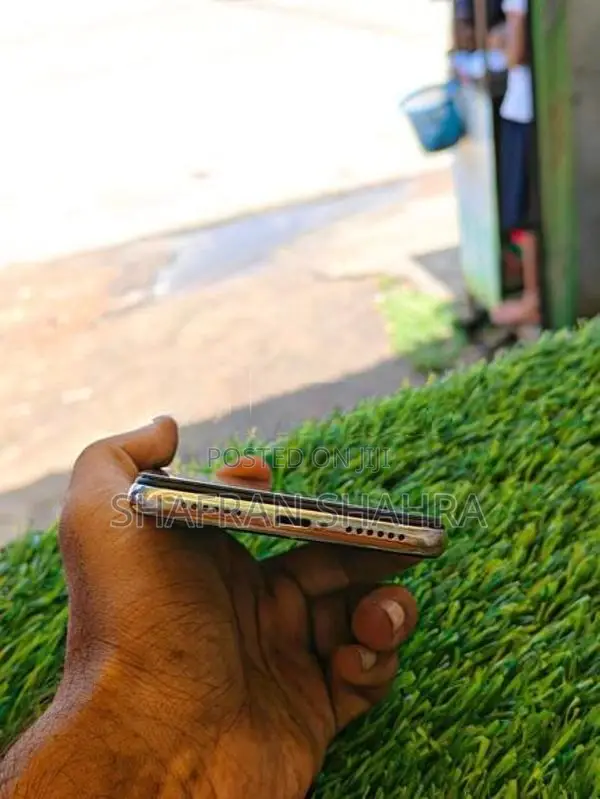 Apple iPhone X (Used)