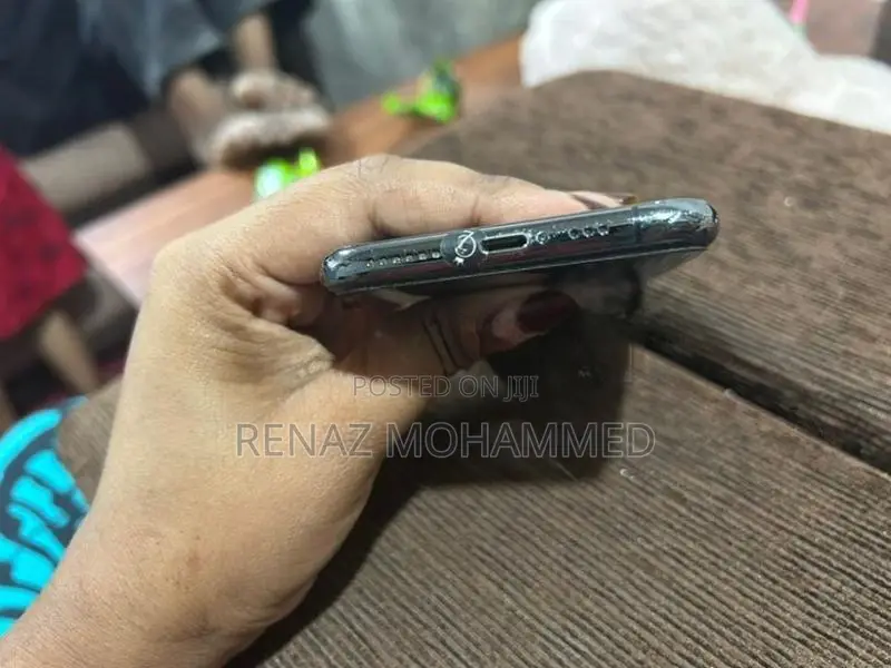 Apple iPhone XS (Used)