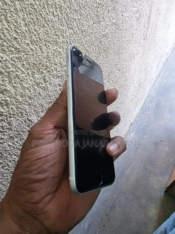 Apple iPhone SE 2 (Used)