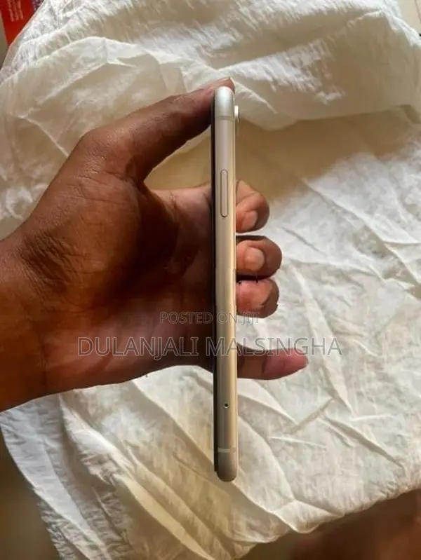 Apple iPhone XR (Used)