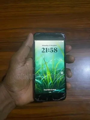 Apple iPhone SE 2 (Used)