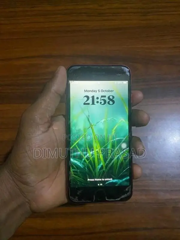 Apple iPhone SE 2 (Used)