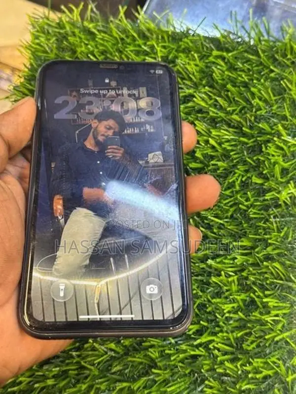 Apple iPhone 11 (Used)