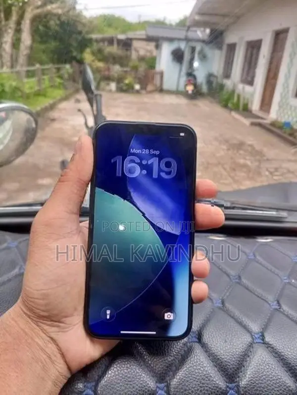 Apple iPhone 13 (Used)
