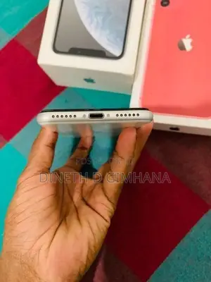 Apple iPhone SE 2 (Used)