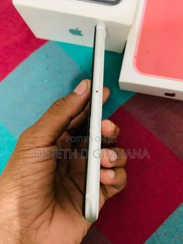 Apple iPhone SE 2 (Used)