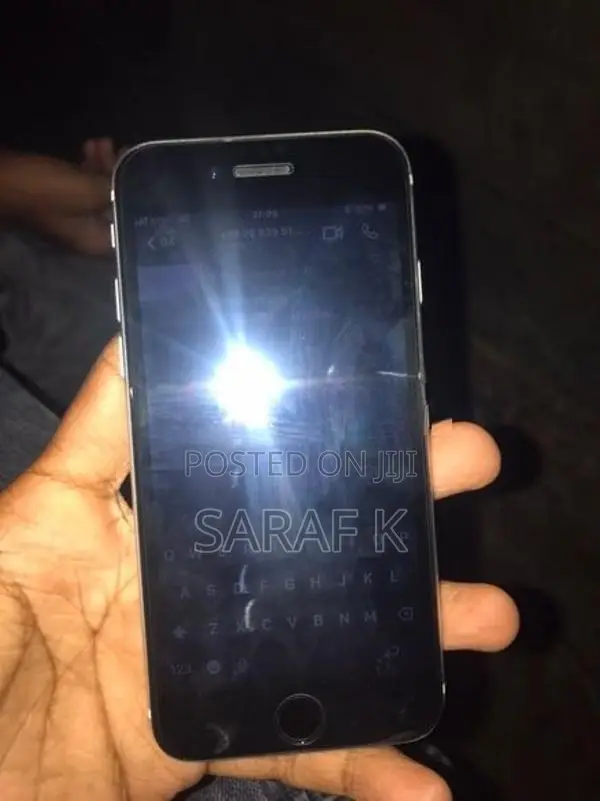 Apple iPhone SE 2 (Used)